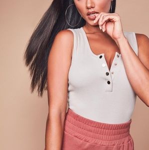 SOLD 🆕 beige popper top